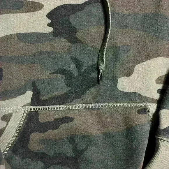TNA GREEN CAMO HOODIE size  S - Picture 8 of 9